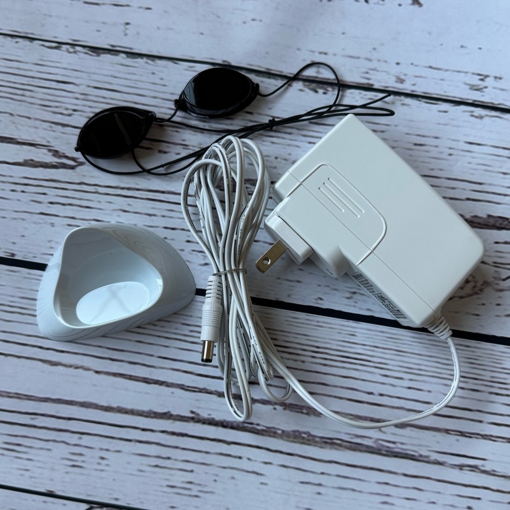 Iluminage Precise Touch Hair Reduction Device Barely Used Includes All Packaging - Picture 6 of 12